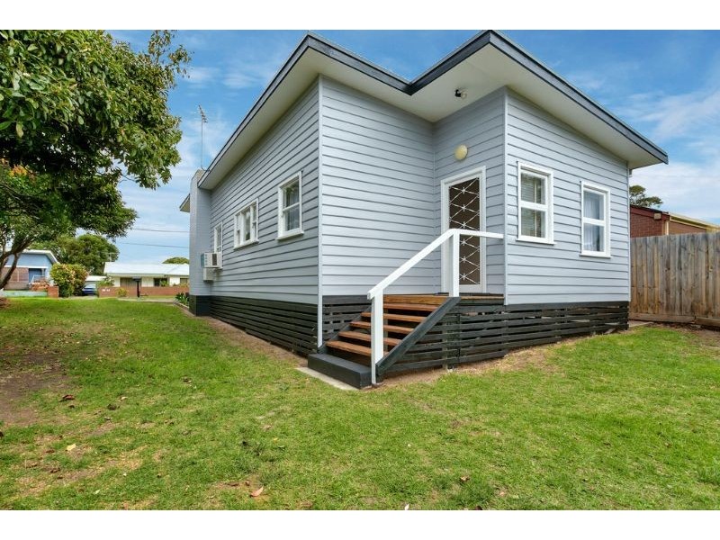 22 Moorfield Avenue, Rosebud VIC 3939