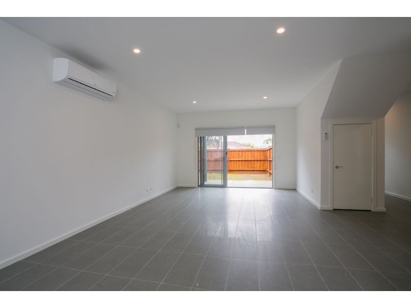 2B Eliza Street, Rosebud West VIC 3940