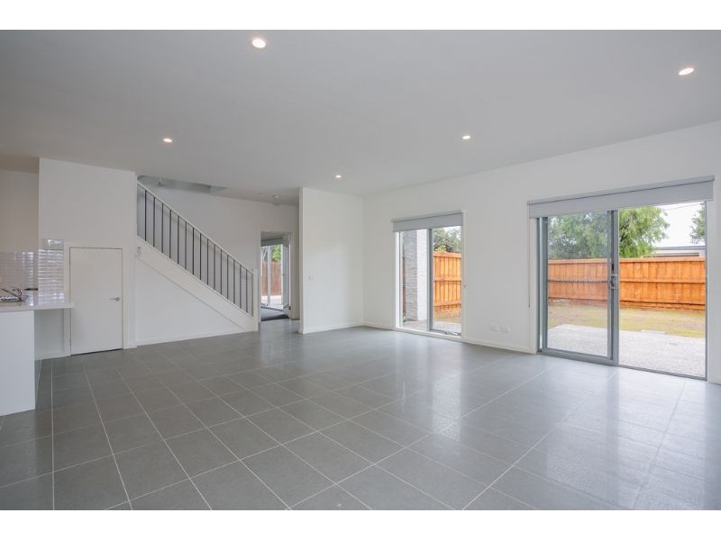 2B Eliza Street, Rosebud West VIC 3940