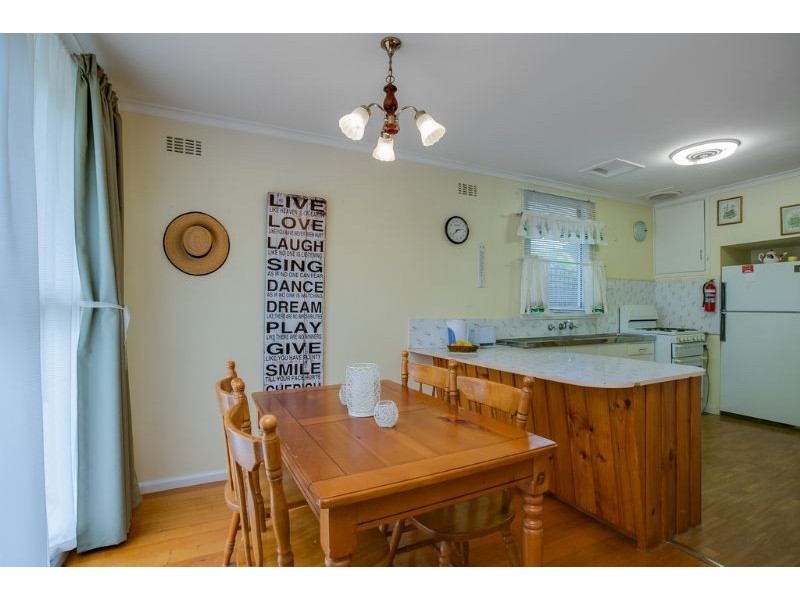 42 Sixth Avenue, Rosebud VIC 3939