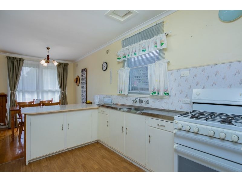 42 Sixth Avenue, Rosebud VIC 3939