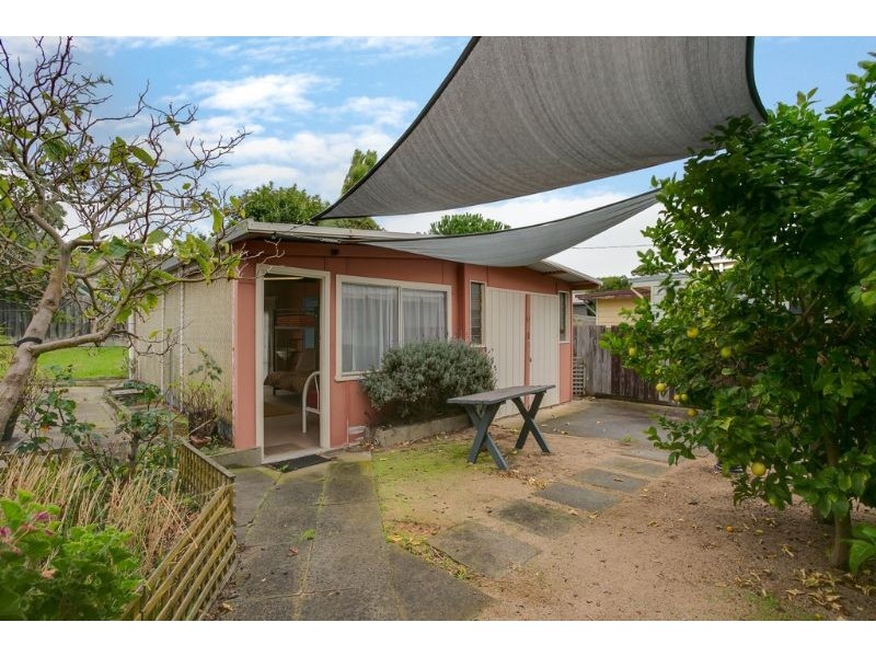 42 Sixth Avenue, Rosebud VIC 3939