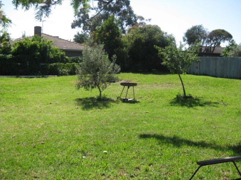 7 Florence Avenue, Rosebud West VIC 3940