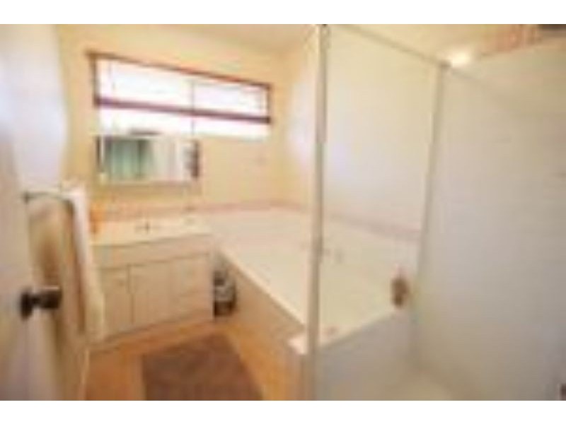 88 Leon Avenue, Rosebud VIC 3939