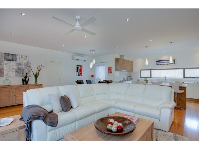 2/21 Staughton Street, Rosebud West VIC 3940