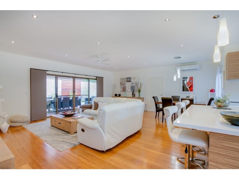 2/21 Staughton Street, Rosebud West VIC 3940