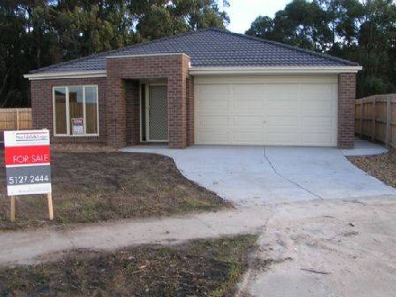 5 Crombe Court, Newborough VIC 3825