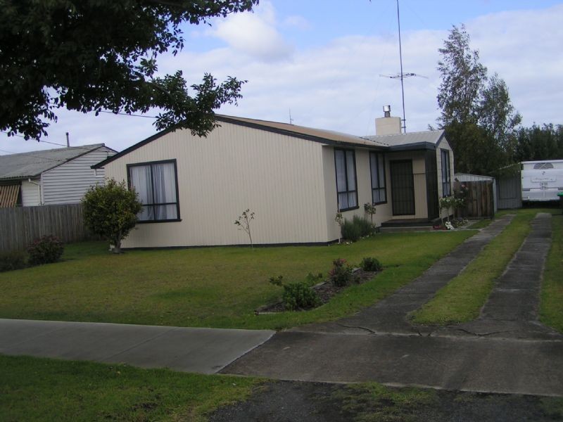 13 Thoresby Street, Newborough VIC 3825