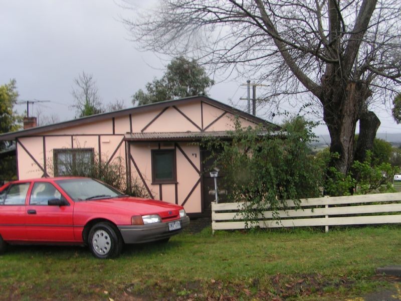 1 Cemetery Road, Moe VIC 3825