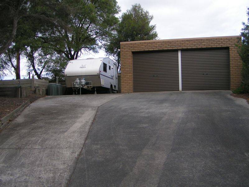 40 Fairway Drive, Newborough VIC 3825