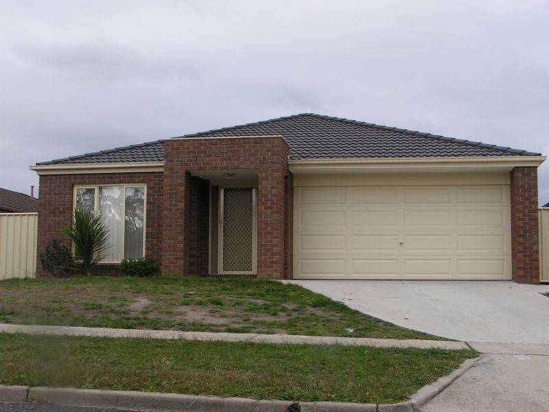 4 Howitt Court, Newborough VIC 3825