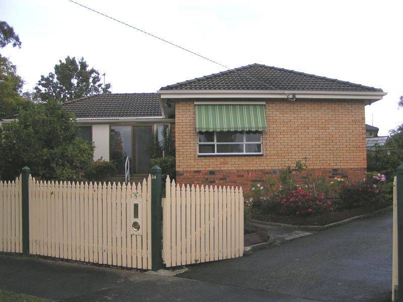 24 Heather Grove, Newborough VIC 3825