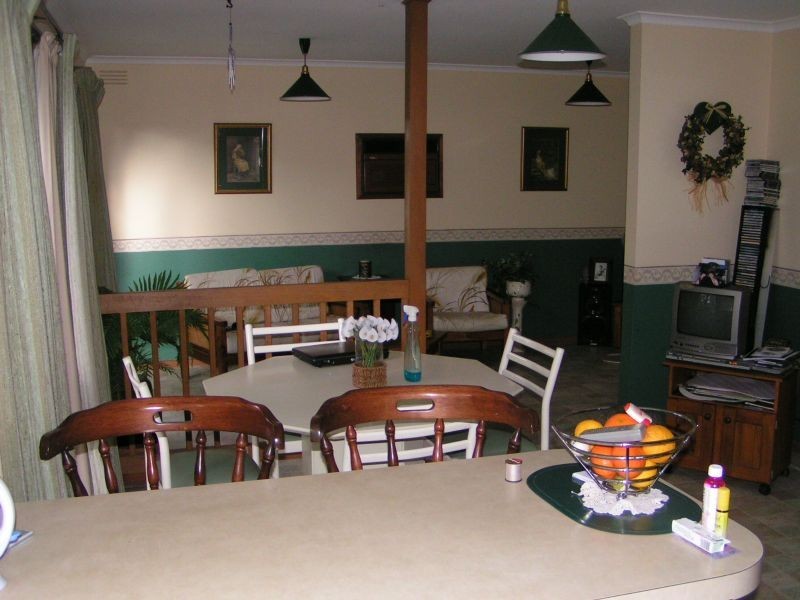 10 Crowe Court, Newborough VIC 3825