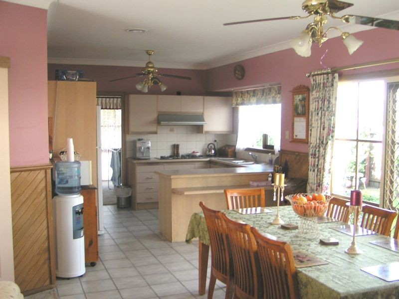 8 Marvin Court, Moe VIC 3825