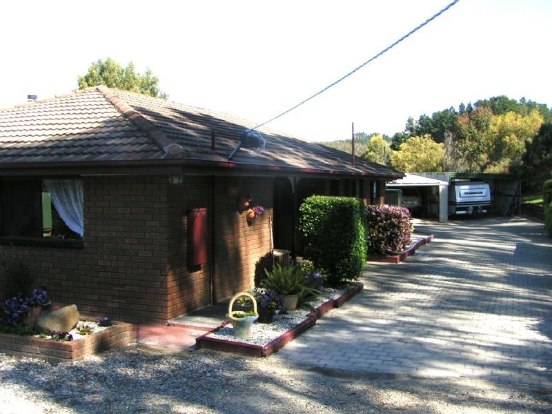 30 Pleasant Drive, Hernes Oak VIC 3825