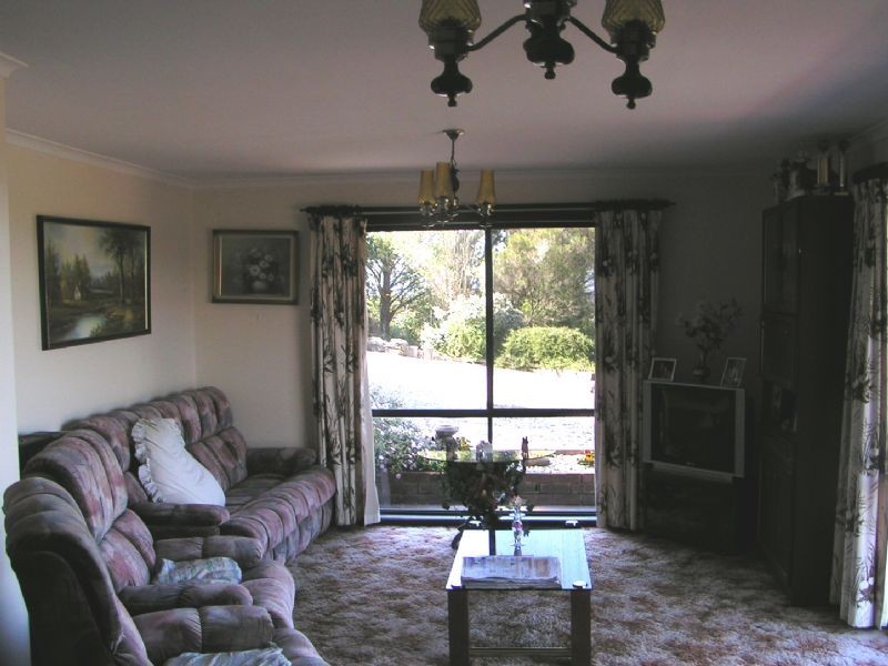 30 Pleasant Drive, Hernes Oak VIC 3825