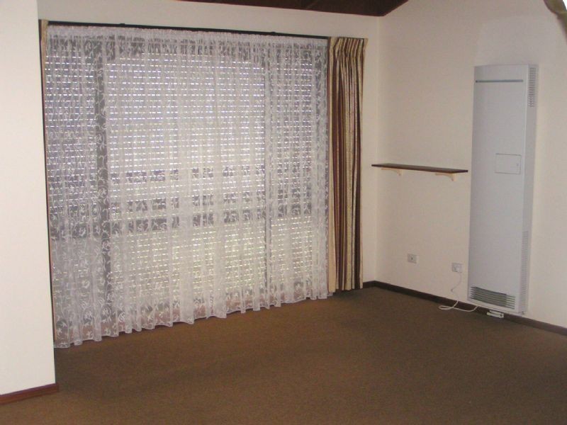 2/2 Baxter Court, Moe VIC 3825