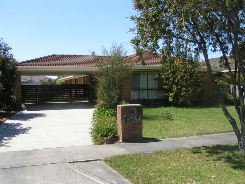 8 Hall Court, Newborough VIC 3825