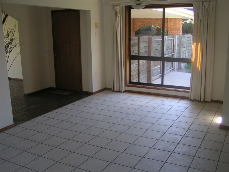 8 Hall Court, Newborough VIC 3825