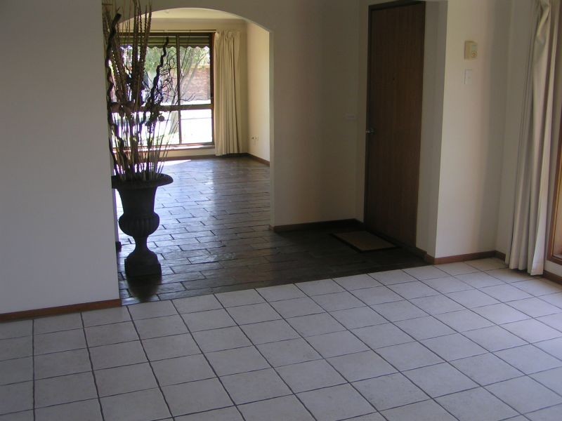 8 Hall Court, Newborough VIC 3825