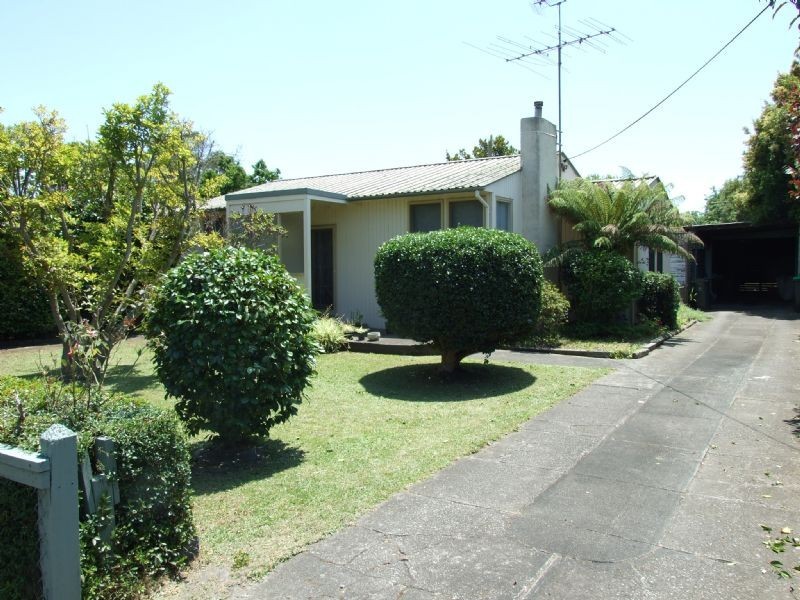 12 Hallston Street, Newborough VIC 3825
