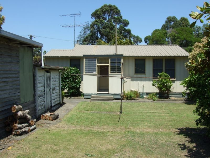 12 Hallston Street, Newborough VIC 3825