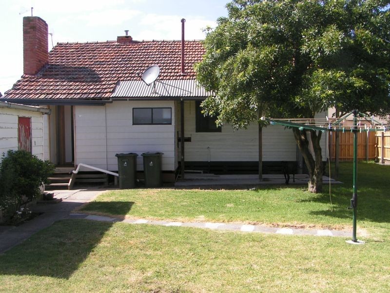 16 Hawker Street, Moe VIC 3825