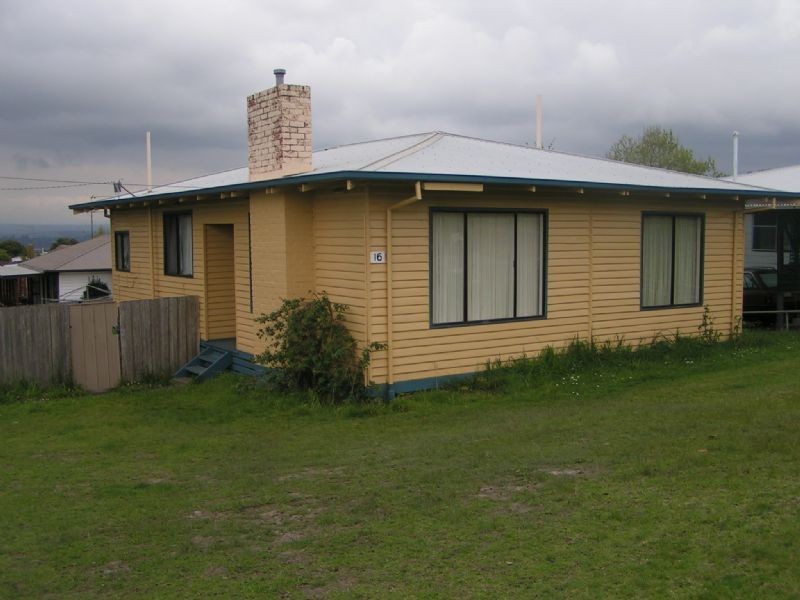 16 Margaret Street, Moe VIC 3825