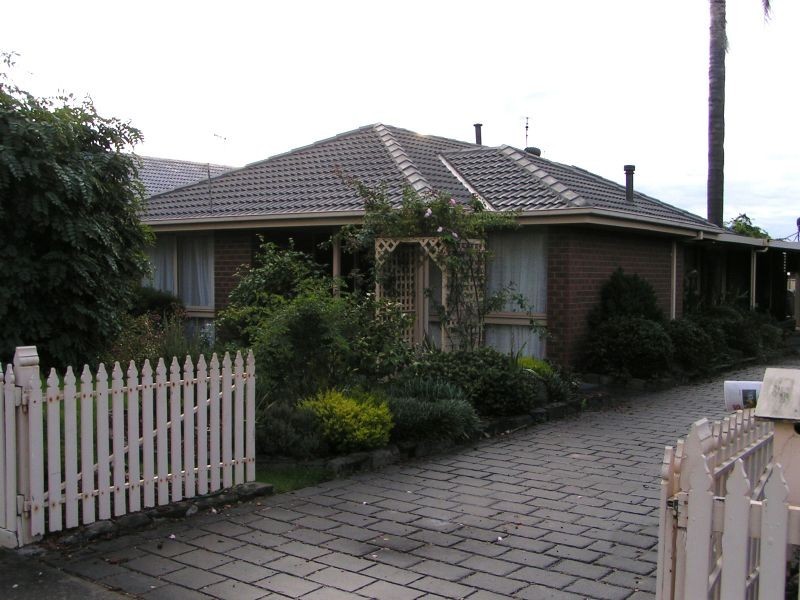 8 Desmond Street, Moe VIC 3825