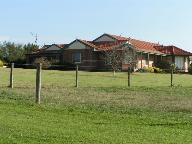 100 Watsons Road, Moe VIC 3825
