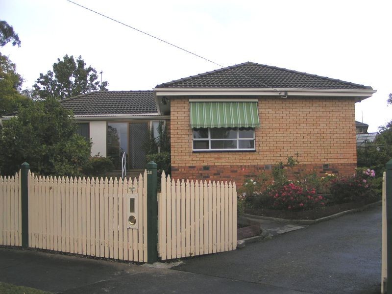 24 Heather Grove, Newborough VIC 3825