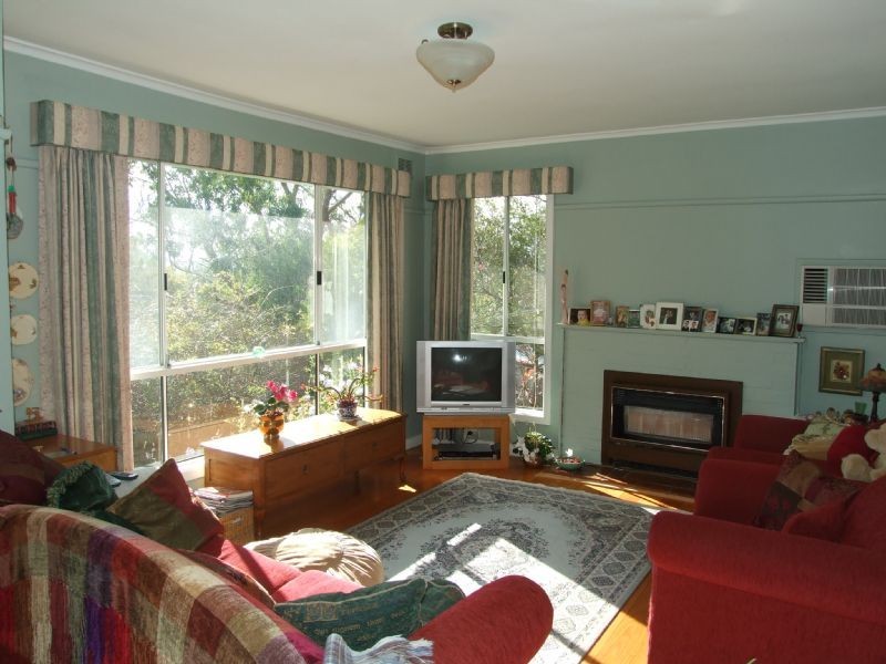 17 Mann Street, Moe VIC 3825