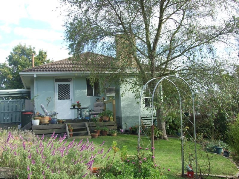 17 Mann Street, Moe VIC 3825