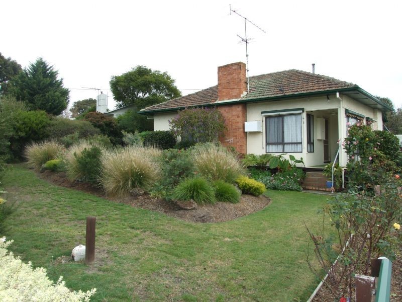 2 Hampton Street, Moe VIC 3825