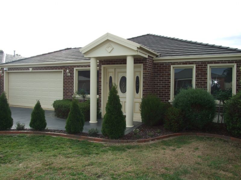 9 Valley Court, Newborough VIC 3825