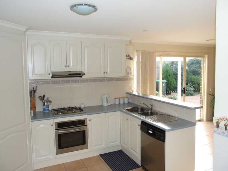 9 Valley Court, Newborough VIC 3825