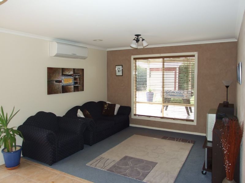 9 Valley Court, Newborough VIC 3825