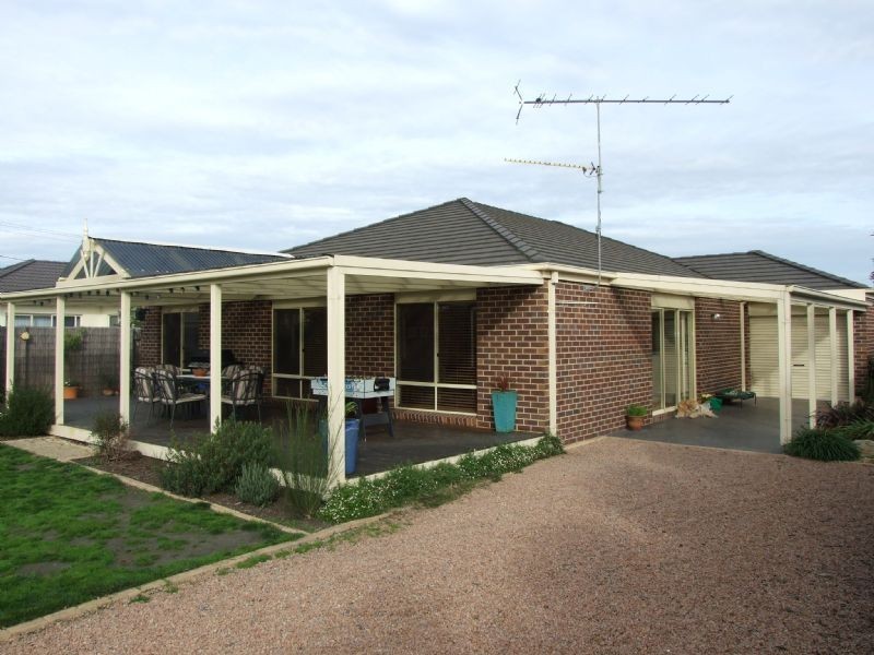 9 Valley Court, Newborough VIC 3825