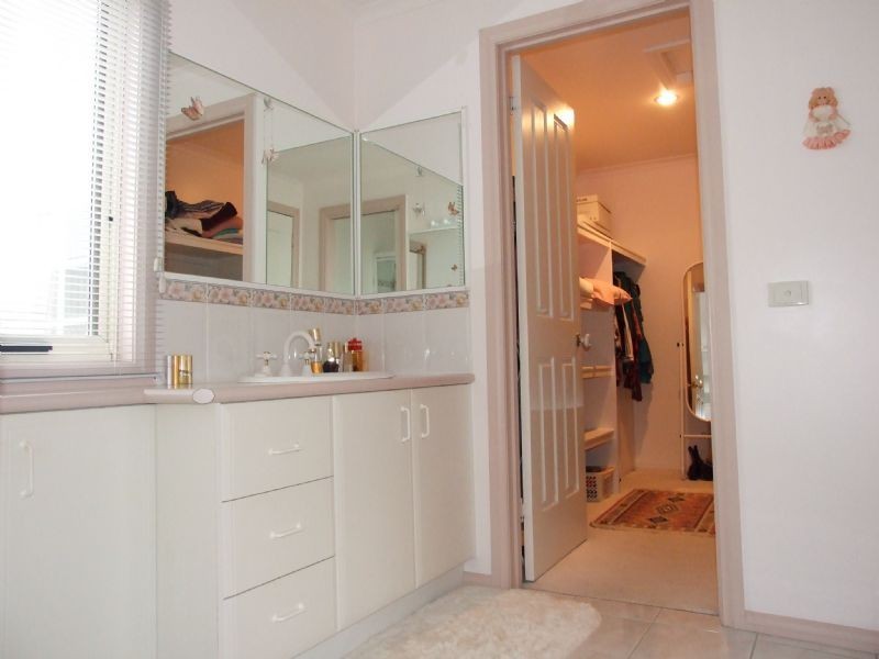2 Kennedy Court, Newborough VIC 3825