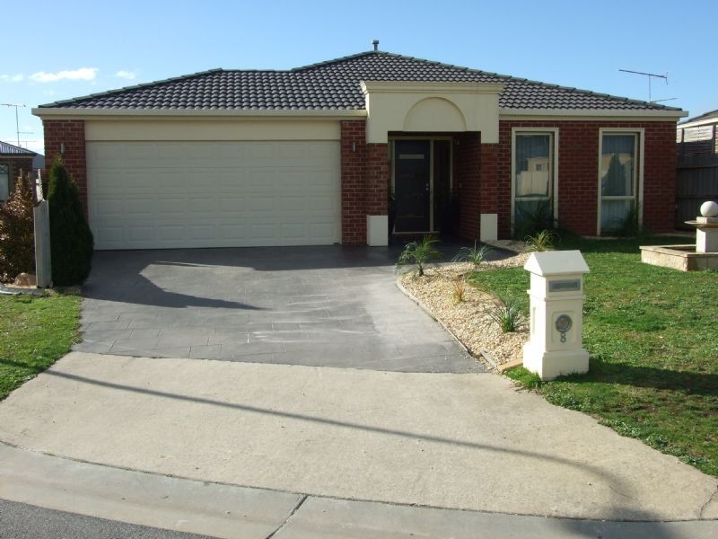8 Valley Court, Newborough VIC 3825