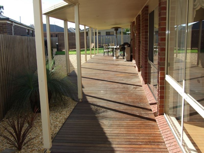 8 Valley Court, Newborough VIC 3825