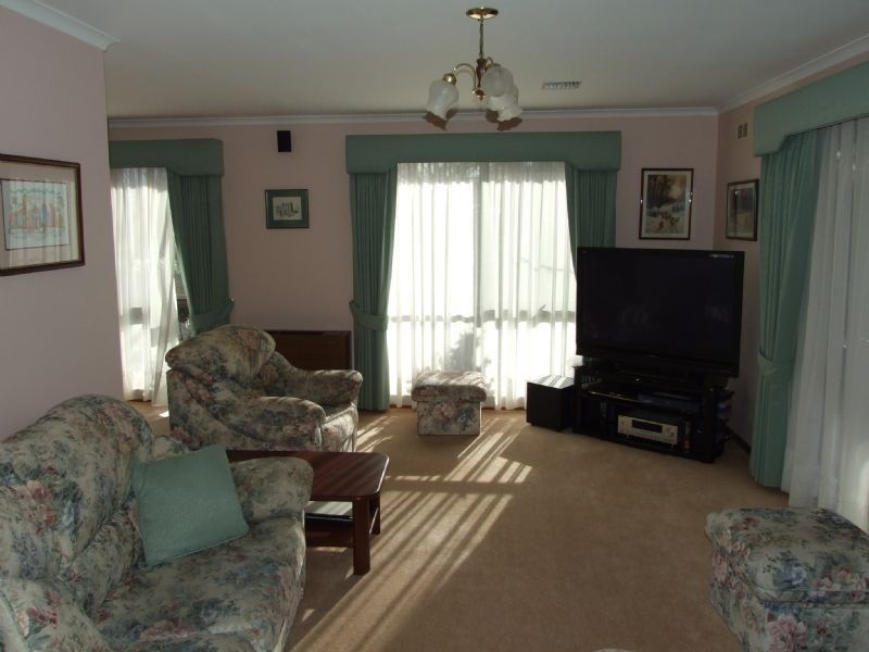 17 Scorpio Drive, Moe VIC 3825