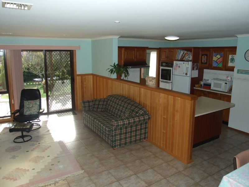 17 Scorpio Drive, Moe VIC 3825