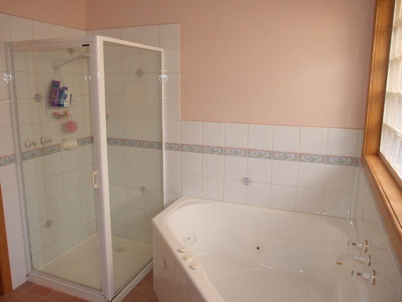 17 Scorpio Drive, Moe VIC 3825