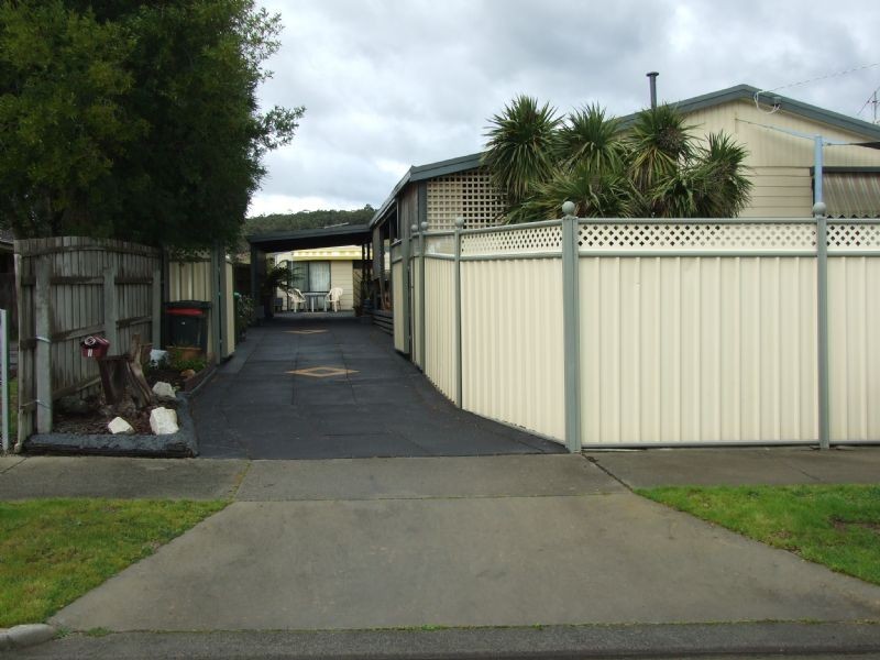 11 Randall Crescent, Moe VIC 3825