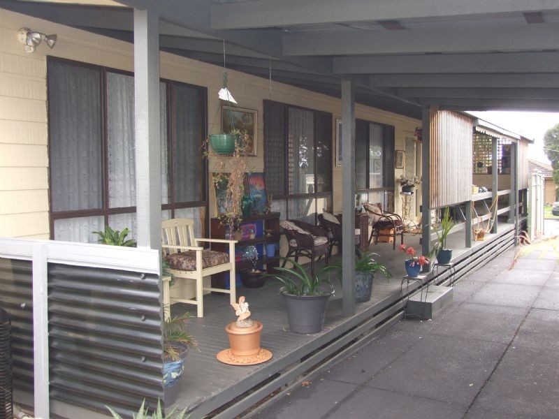 11 Randall Crescent, Moe VIC 3825