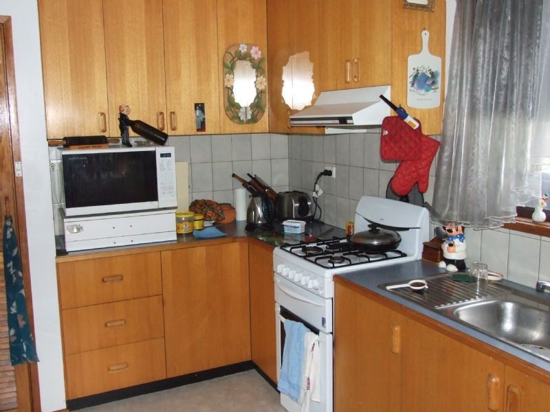 11 Randall Crescent, Moe VIC 3825