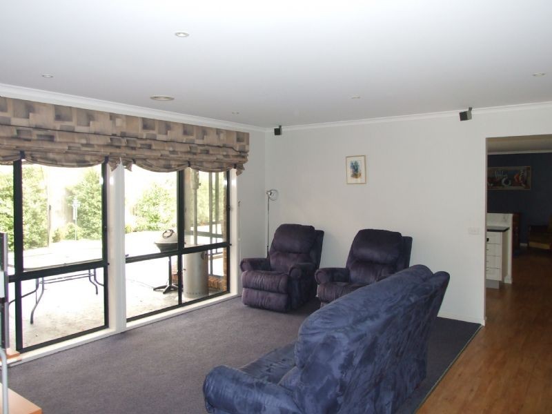 7 Valley Court, Newborough VIC 3825