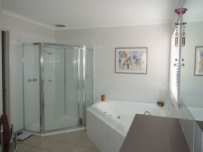 7 Valley Court, Newborough VIC 3825