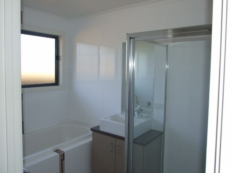 2/18 Service Road, Moe VIC 3825